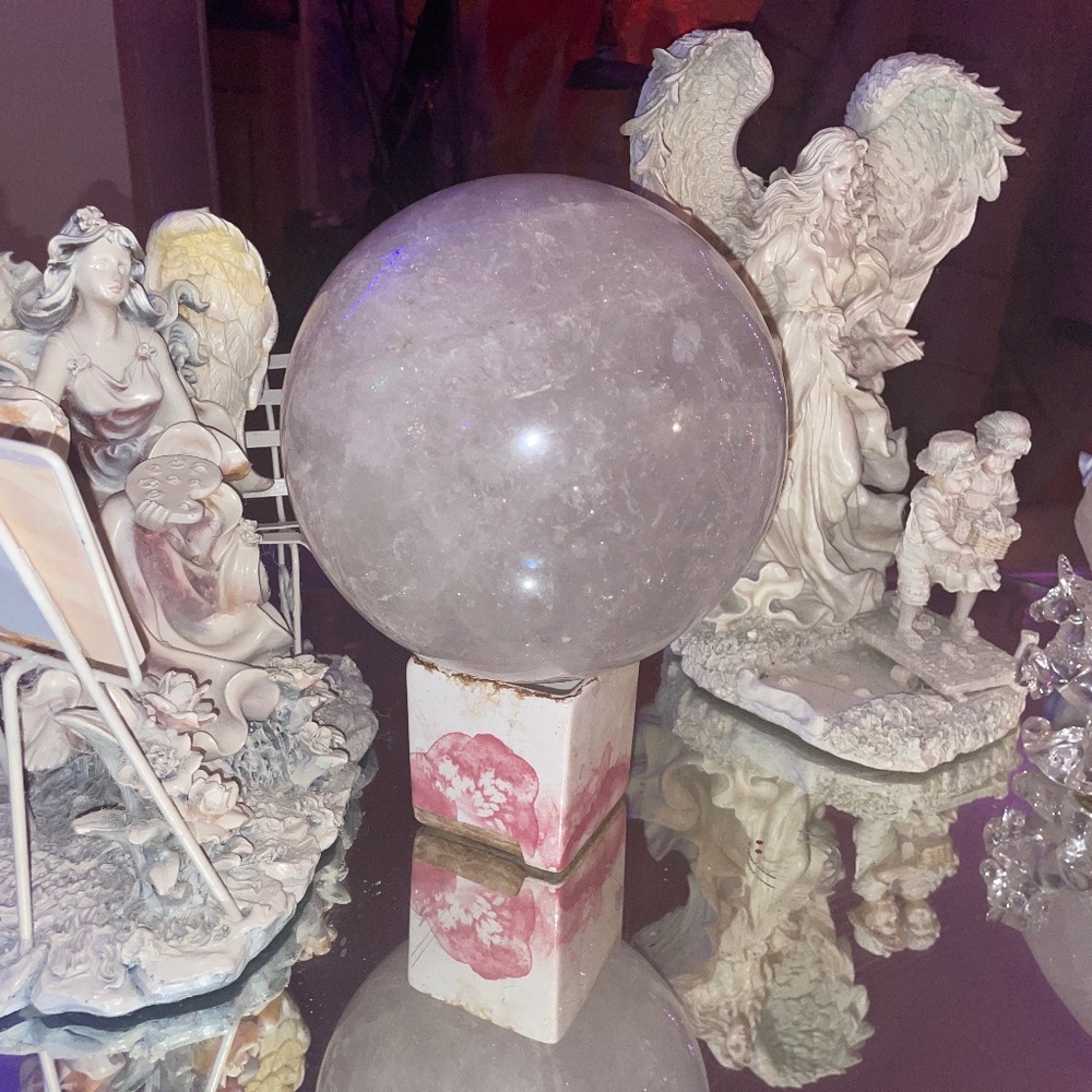 Quartz crystal sphere